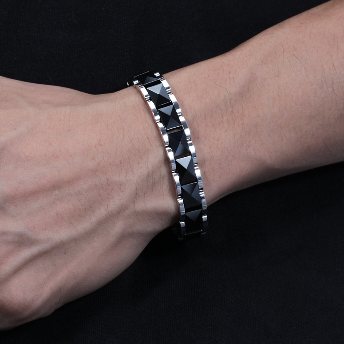 ARADOO Minimalist Pyramid Desi – Ceramic Link Bracelet Bewertung und Preis